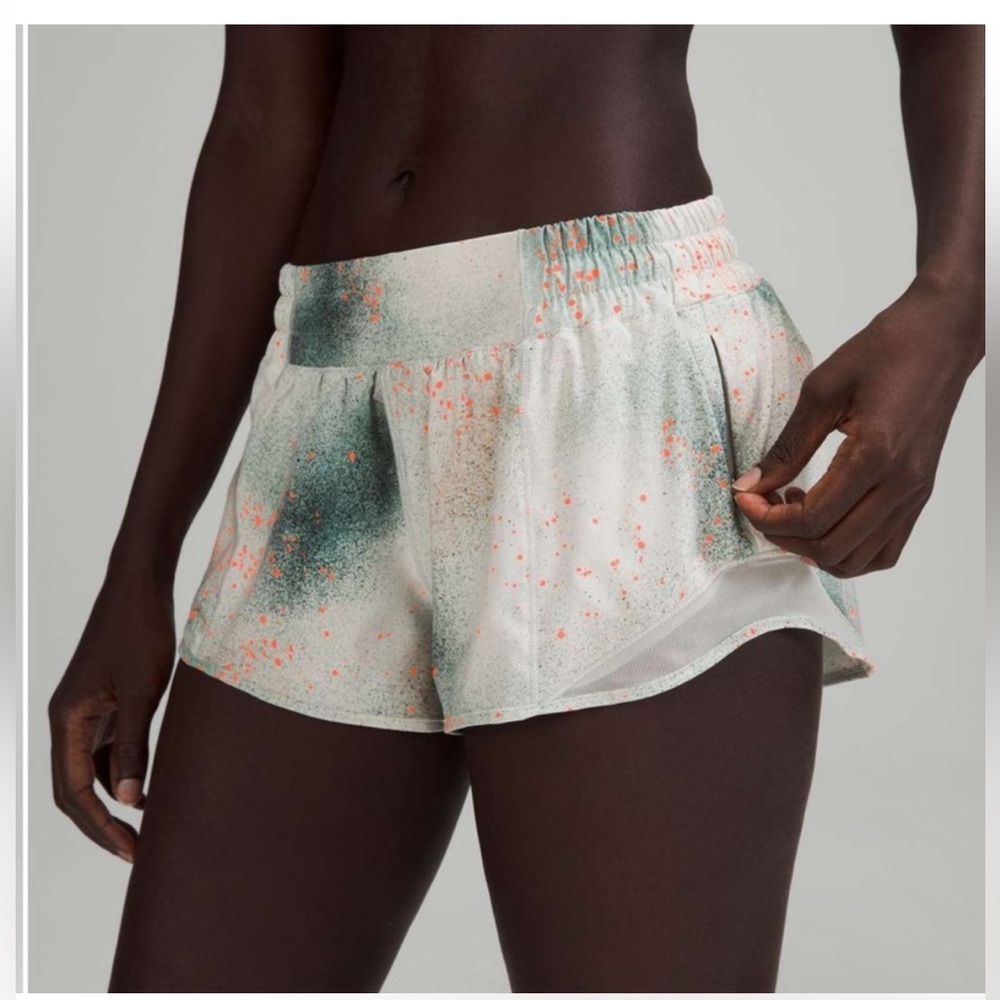 LULULEMON Hotty Hot Low Rise Short Size 10